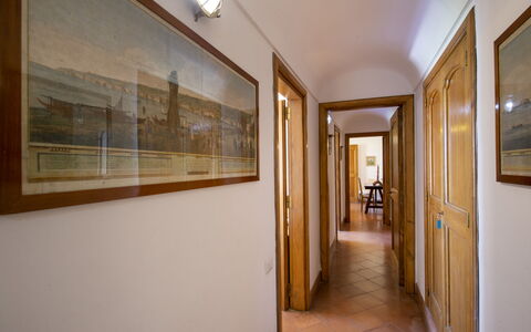 Villa Deli, In Positano, Sea View, Ac: Fotolijst, Hout, Deur, Verlichting, Interieur Ontwerp, Gebouw, Verdieping, Flooring, Hal, Kunst
