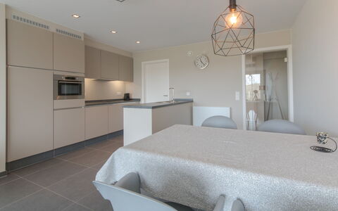 Solis with Balcony: Meubilair, Cabinetry, Eigendom, Gebouw, Tafel, Interieur Ontwerp, Hout, Architectuur, Huis, Verdieping