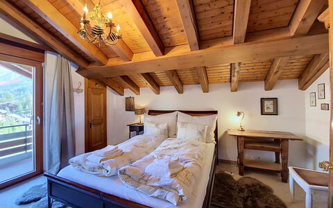 Haus Rollin: Hout, Interieur Ontwerp, Plafond, Meubilair, Flooring, Verdieping, Huis, Kamer, Slaapkamer, Bed