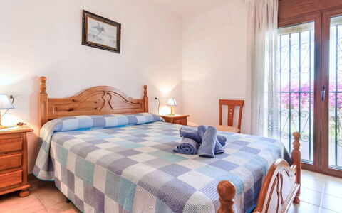 Villa Mar: Meubilair, Toevlucht, Verdieping, Flooring, Bed, Slaapkamer, Appartement, Stoel, Bed Frame, Laken