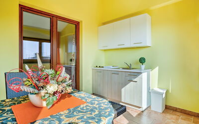 Ulika 103.4: Kamer, Meubilair, Eigendom, Geel, Interieur Ontwerp, Groen, Gebouw, Turkoois, Muur, Verdieping