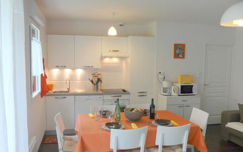 Saint Malo 330: Meubilair, Tafel, Stoel, Verlichting, Oranje, Interieur Ontwerp, Bankstel, Hout, Keuken En Eettafel, Keuken