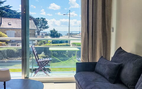 Carnac 270: Meubilair, Appartement, Stoel, Hotel, Balkon, Toevlucht, Kamerplant, Koffietafel, Penthouse