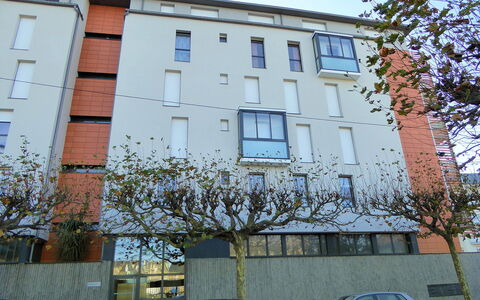 Les Allées du Port: Woongebied, Buurt, Eigendom, Huis, Architectuur, Gebouw, Voertuig, Auto, Facade, Muur