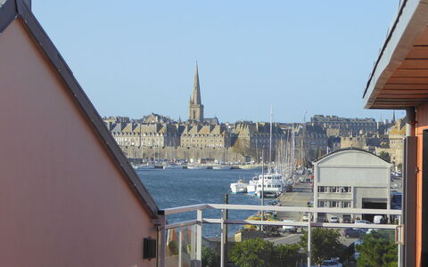 Les Allées du Port: Water, Lucht, Gebouw, Eigendom, Venster, Boot, Watercraft, Toren, Zwemwater, Buurt