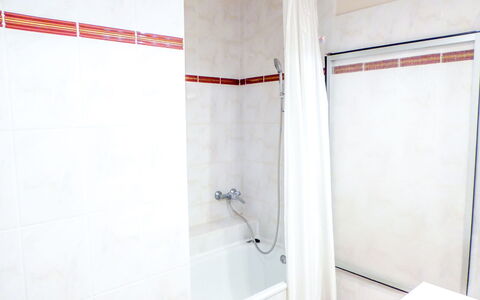 Beauchesne: Loodgieterswerkinrichting, Douchekop, Badkamer, Douche, Interieur Ontwerp, Verdieping, Loodgieter, Flooring, Rechthoek