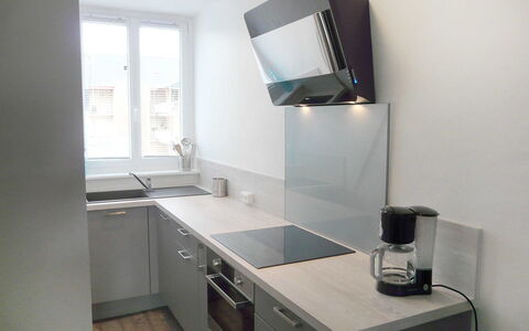 Pierre Legavre: Cabinetry, Gootsteen, Kraan, Eigendom, Wastafel, Countertop, Venster, Gebouw, Hout, Interieur Ontwerp
