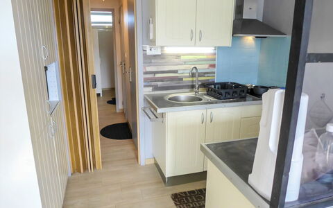 Les Jardins du Vidourle: Kamer, Eigendom, Countertop, Meubilair, Keuken, Verdieping, Gebouw, Huis, Interieur Ontwerp, Cabinetry