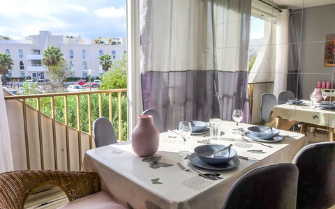 Les Jardins du Vidourle: Eigendom, Kamer, Restaurant, Interieur Ontwerp, Meubilair, Gordijn, Gebouw, Tafel, Onroerend Goed, Huis
