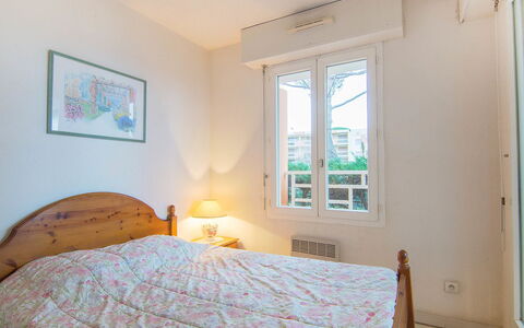 Cavalaire 651: Slaapkamer, Bed, Kamer, Eigendom, Meubilair, Laken, Verdieping, Bedding, Bed Frame, Interieur Ontwerp