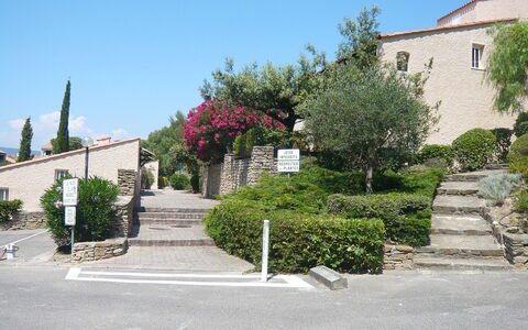 Saint Cyr sur Mer la Madrague 900: Eigendom, Muur,  Dorf\, Buurt, Boom, Gebouw, Huis, Woongebied, Architectuur, Fabriek