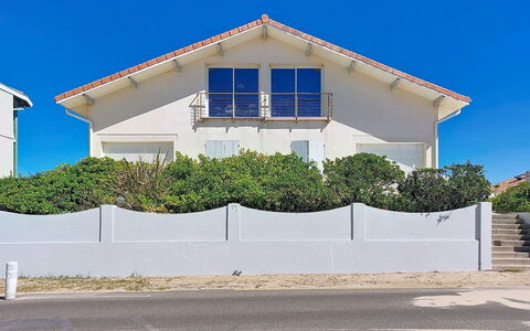 Mimizan 314: Blauw, Woongebied, Huis, Huis, Landgoed, Beton, Schaduw, Villa, Landscaping, Balkon