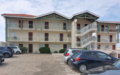 Mimizan 321: Woongebied, Appartement, Huis, Condominium, Family Car, Landgoed, Balkon, Voorstad, Mid-Size Car