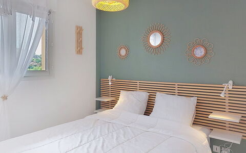 Mimizan 461: Meubilair, Slaapkamer, Interieur Ontwerp, Bed, Hout, Bedding, Laken, Linens, Verlichting, Textiel
