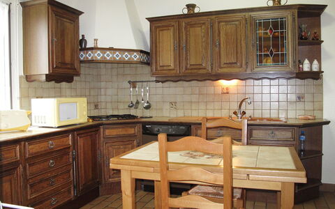 Tourterelles: Meubilair, Countertop, Cabinetry, Kamer, Keuken, Eigendom, Interieur Ontwerp, Gebouw, Hardwood, Verdieping