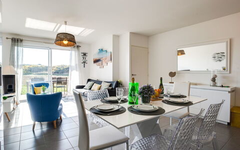 Le Domaine de Fort Neuf: Kamer, Eigendom, Meubilair, Interieur Ontwerp, Gebouw, Eetkamer, Geel, Huis, Keuken, Tafel