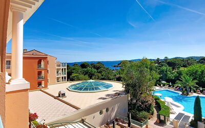 Les Issambres 125: Toevlucht, Zwembad, Appartement, Eco Hotel, Buitenmeubels, Hotel, Villa, Badplaats, Hacienda