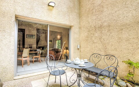Bernadon: Huis, Appartement, Balkon, Landgoed, Schaduw, Villa, Eco Hotel, Veranda, Landscaping, Herenhuis