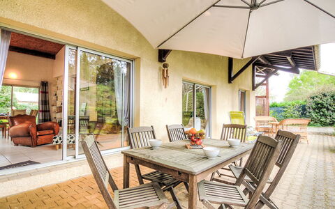 Bernadon: Huis, Appartement, Balkon, Landgoed, Schaduw, Villa, Eco Hotel, Veranda, Landscaping, Herenhuis