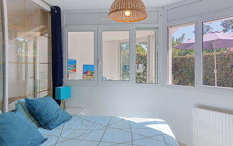 Artémis: Interieur Ontwerp, Meubilair, Slaapkamer, Bed, Plafond, Verdieping, Kamer, Textiel, Flooring, Verlichting