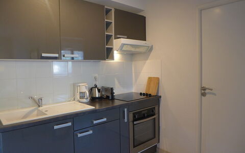 Selvia Quetia: Cabinetry, Wastafel, Eigendom, Gootsteen, Kraan, Gebouw, Countertop, Interieur Ontwerp, Hout, Keuken