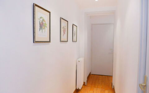 Orpia: Eigendom, Kamer, Gebouw, Verdieping, Huis, Interieur Ontwerp, Hardwood, Toeristische Attractie, Kunst