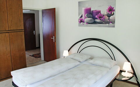 Gemma: Slaapkamer, Bed, Meubilair, Kamer, Matras, Laken, Bed Frame, Eigendom, Bedding, Interieur Ontwerp
