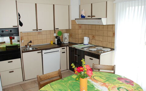 Gemma: Kamer, Keuken, Eigendom, Meubilair, Interieur Ontwerp, Huis, Cabinetry, Gebouw, Fornuis, Huis