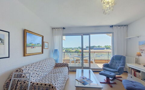 Plein Sud: Meubilair, Appartement, Interieur Ontwerp, Verdieping, Flooring, Kamer, Stoel, Plafond, Bankstel, Woonkamer