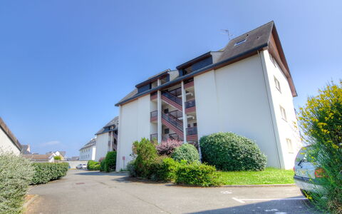 Plein Sud: Fabriek, Lucht, Gebouw, Land Lot, Huis, Buurt, Venster, Gras, Woongebied, Boom