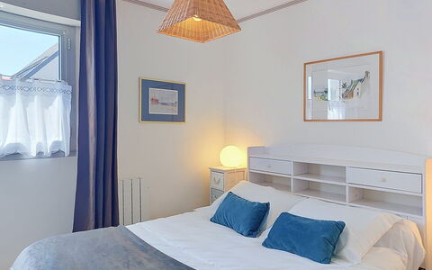 Plein Sud: Meubilair, Interieur Ontwerp, Bed, Slaapkamer, Verdieping, Laken, Linens, Bedding, Plafond, Kamer