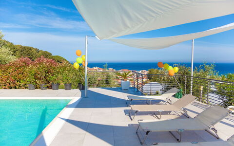 Villa Il Poggiolo Apartments - Diano Marina: Eigendom, Lucht, Vakantie, Onroerend Goed, Huis, Architectuur, Gebouw, Zwembad, Ontwerp, Schaduw