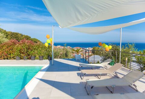 Villa Il Poggiolo Apartments - Diano Marina: Eigendom, Lucht, Vakantie, Onroerend Goed, Huis, Architectuur, Gebouw, Zwembad, Ontwerp, Schaduw