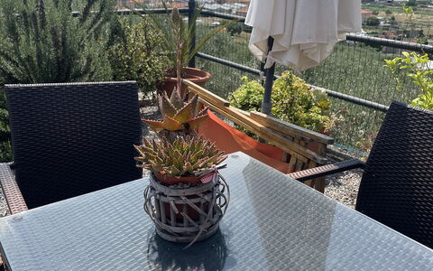 Casa Ilaria - Diano Marina: Meubilair, Stoel, Buitenmeubels, Tafel, Buitentafel, Schaduw, Restaurant, Keuken En Eettafel, Koffietafel, Balkon