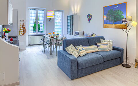 Casa Mary - Levanto: Meubilair, Interieur Ontwerp, Bankstel, Flooring, Verdieping, Kamer, Hout, Tafel, Woonkamer, Plafond