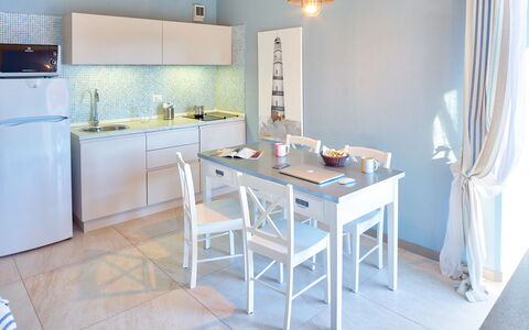 Golfo Aranci Ortensia Apartments: Kamer, Meubilair, Eigendom, Blauw, Keuken, Interieur Ontwerp, Verdieping, Gebouw, Huis, Tafel