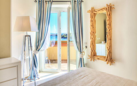 Golfo Aranci Ortensia Apartments: Eigendom, Kamer, Blauw, Interieur Ontwerp, Verdieping, Geel, Muur, Meubilair, Huis, Huis