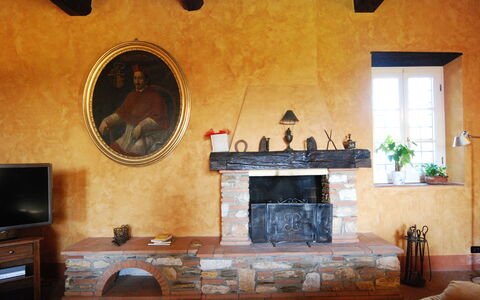 Montefiore: Haard, Fireplace, Kamer, Woonkamer, Eigendom, Meubilair, Interieur Ontwerp, Muur, Gebouw, Huis