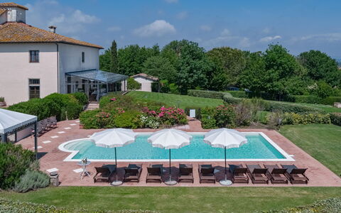 Villa Dei Michelangioli a Brolio: Eigendom, Huis, Onroerend Goed, Gebouw, Landgoed, Huis, Zwembad, Villa, Architectuur, Dak