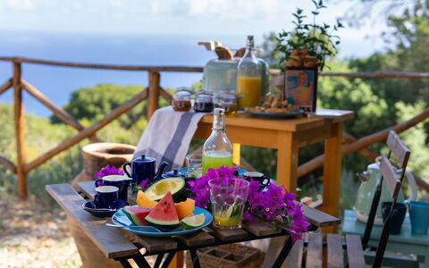 Terre Di Bea Cottage By The Sea Cefalu': Tafel, Vakantie, Bloem, Maaltijd, Toevlucht, Meubilair, Restaurant, Balkon, Backyard, Ontbijt