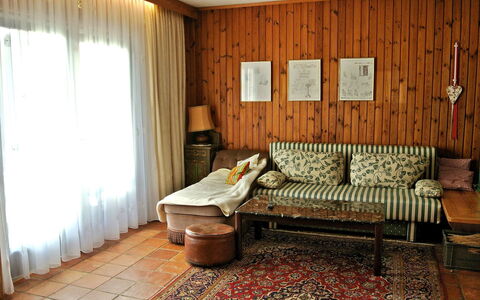 Rustika: Kamer, Meubilair, Eigendom, Interieur Ontwerp, Gordijn, Verdieping, Venster Behandeling, Slaapkamer, Gebouw, Huis