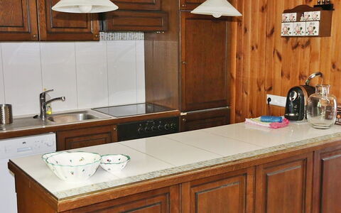 Rustika: Countertop, Keuken, Cabinetry, Kamer, Meubilair, Eigendom, Wastafel, Huis, Beits, Gebouw