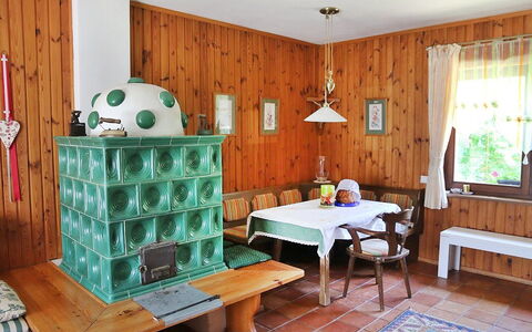 Rustika: Kamer, Meubilair, Groen, Interieur Ontwerp, Eigendom, Tafel, Gebouw, Huis, Hardwood, Woonkamer