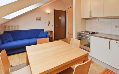 Canazei 710: Eigendom, Kamer, Meubilair, Interieur Ontwerp, Gebouw, Tafel, Huis, Onroerend Goed, Verdieping, Zolder