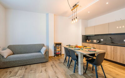 Cesa del Sass 710.12: Meubilair, Eigendom, Tafel, Hout, Bankstel, Verlichting, Interieur Ontwerp, Huis, Architectuur, Woonkamer