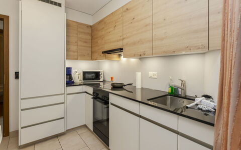 Rehli: Keuken, Countertop, Toestel Van De Keuken, Cabinetry, Interieur Ontwerp, Meubilair, Flooring, Hout, Major Appliance, Verdieping