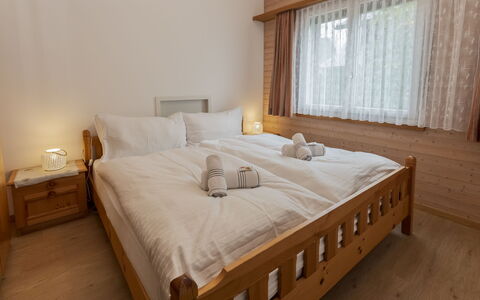Rehli: Interieur Ontwerp, Hout, Slaapkamer, Verdieping, Bed, Flooring, Plafond, Meubilair, Kamer, Laken
