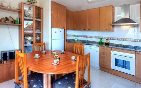 Fané: Kamer, Eigendom, Meubilair, Countertop, Keuken, Gebouw, Cabinetry, Huis, Interieur Ontwerp, Onroerend Goed