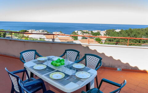 Fané: Eigendom, Azure, Vakantie, Onroerend Goed, Kamer, Balkon, Toevlucht, Meubilair, Tafel, Zee