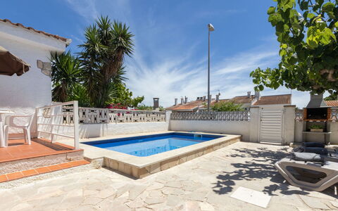 Marina: Woongebied, Landgoed, Tegel, Balkon, Villa, Flagstone, Hacienda, Toevlucht, Zwembad
